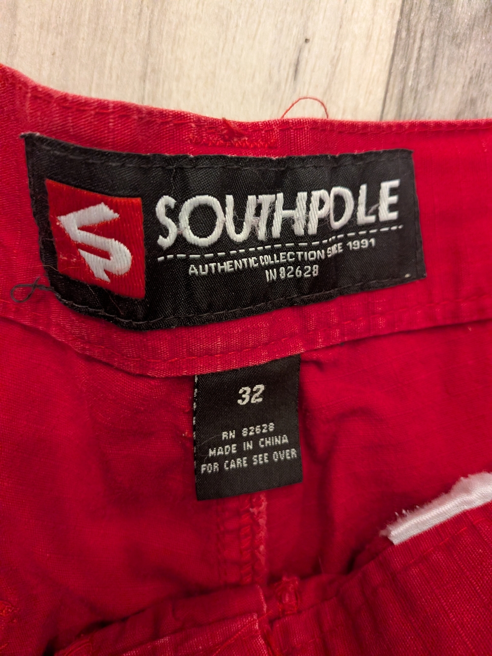 Southpole Men’s Red Cargo Shorts Size 32 Streetwear Y2K Skater Utility - Picture 2 of 10